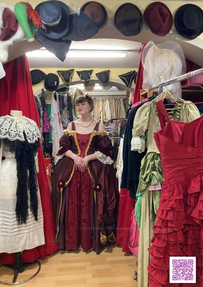 Illustration de l'événement : Visite commentée de la Costumotek et son stock de +15 000 costumes et accessoires