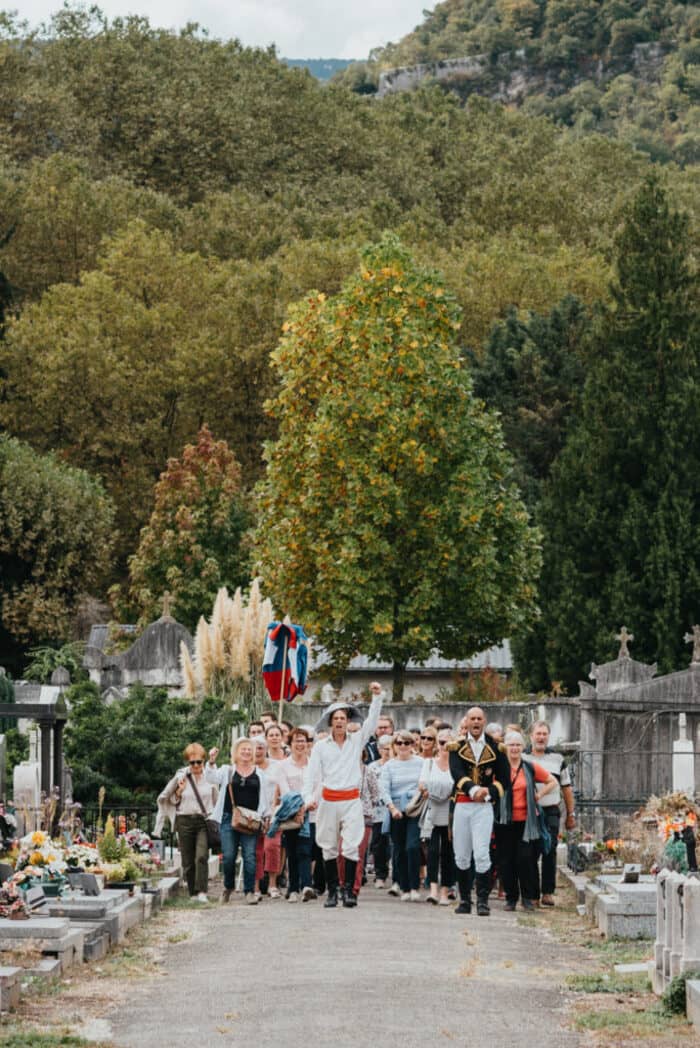 Illustration de l'événement : La marche de l’Empereur, visite théâtrale au cimetière Saint-Roch par la Cie de l’Elan Theâtre