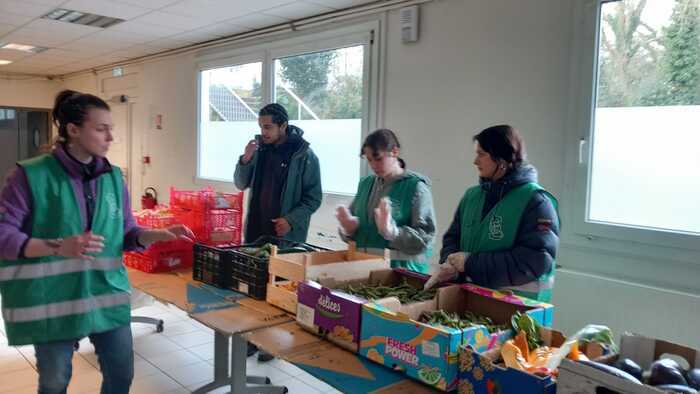 Illustration de l'événement : Distribution alimentaire au Grand B