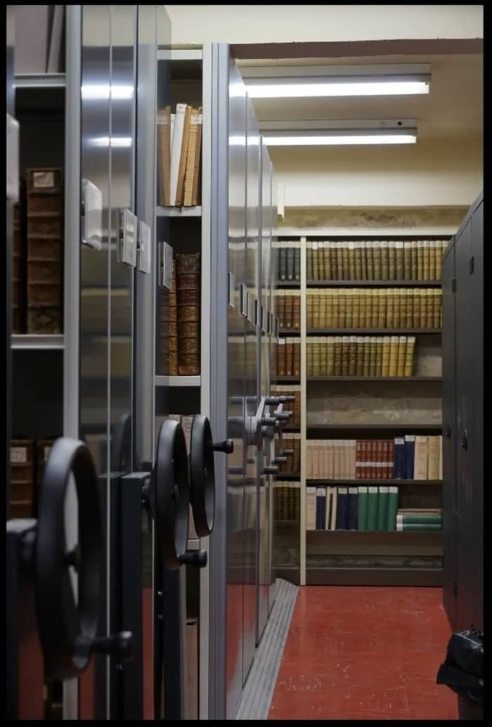 Illustration de l'événement : Découvrez les coulisses de la Bibliothèque Ceccano : Visite d'un magasin de conservation