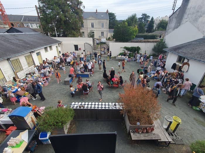 Illustration de l'événement : Vide-grenier dans la cour du 5 rue du Ballet à St-Félix