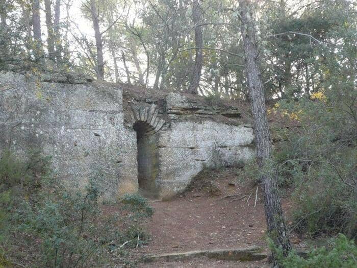 Illustration de l'événement : Le long de l'aqueduc romain de Traconnade à Peyrolles