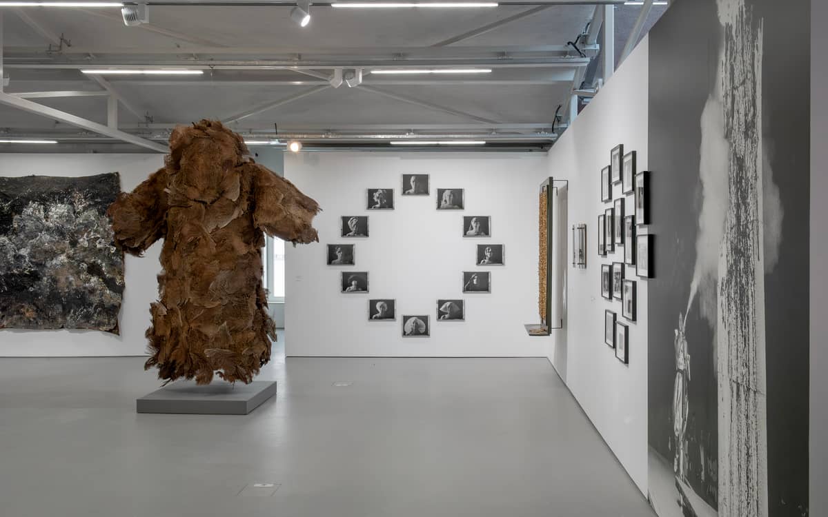 Illustration de l'événement : Akosua Viktoria Adu-Sanyah / Ingeborg Lüscher / Mai-Thu Perret / Ouverture nocturne des trois expositions monographiques