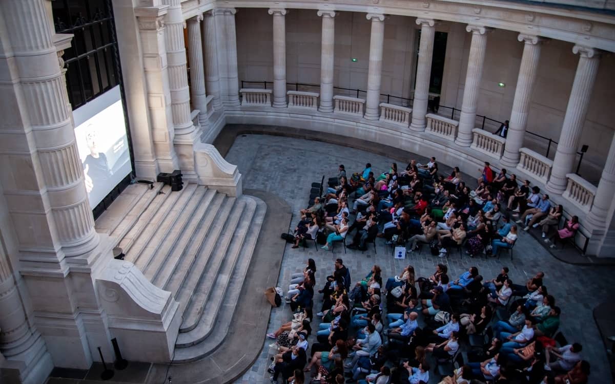 Illustration de l'événement : Galliera fait son cinéma : le 18e siècle sous le feu des projecteurs !