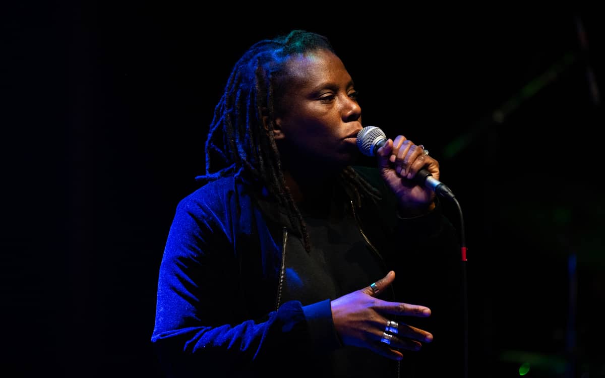 Illustration de l'événement : Caillasses Live • Performance de Joëlle Sambi