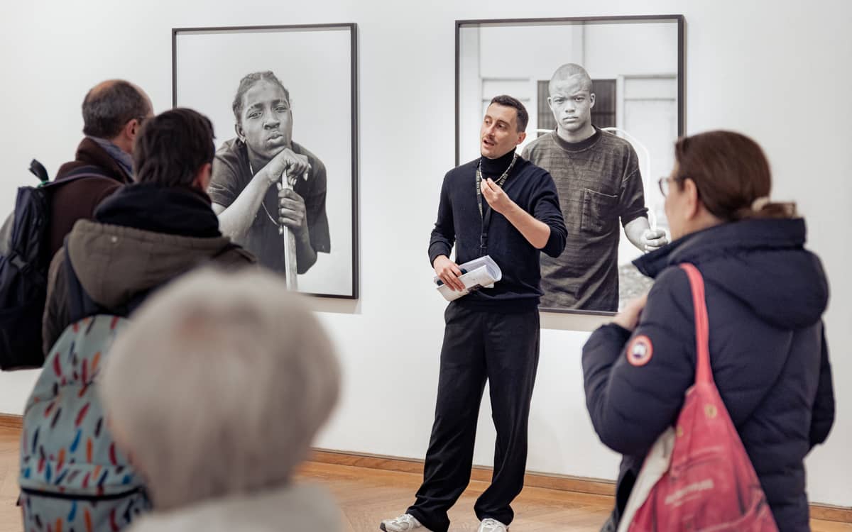 Illustration de l'événement : Visite guidée des expositions « La photographie en toutes lettres » et « Camille Vivier »