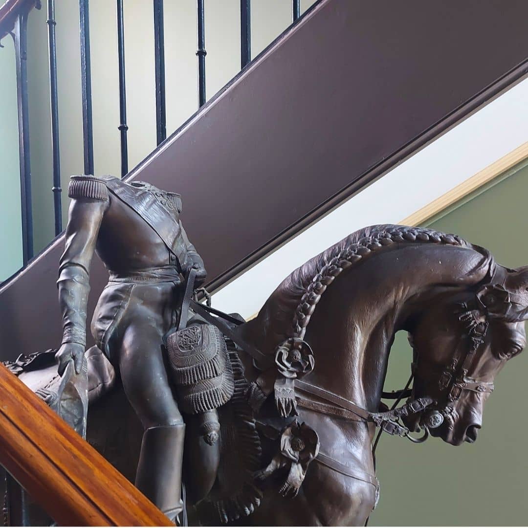 Illustration de l'événement : Le musée en famille - A la recherche de la tête du cavalier sans tête