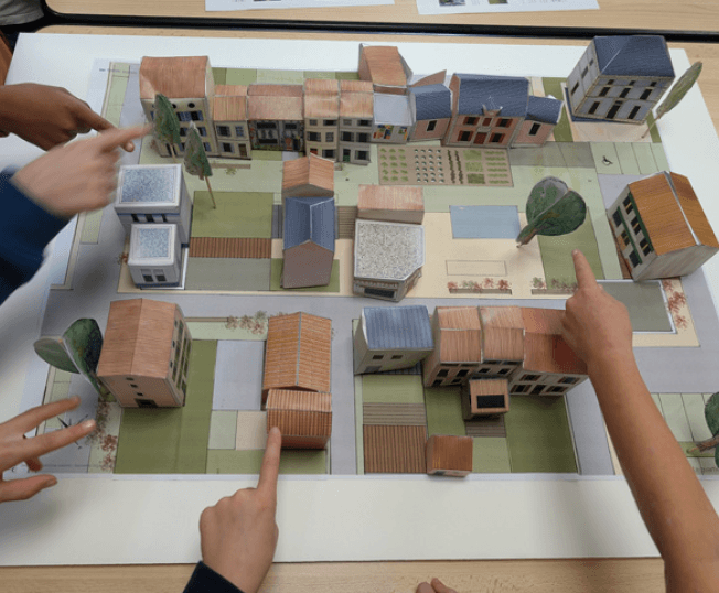 Illustration de l'événement : Atelier ARCHIPAT 6/12 ans Stage d’automne – Par-dessus les toits