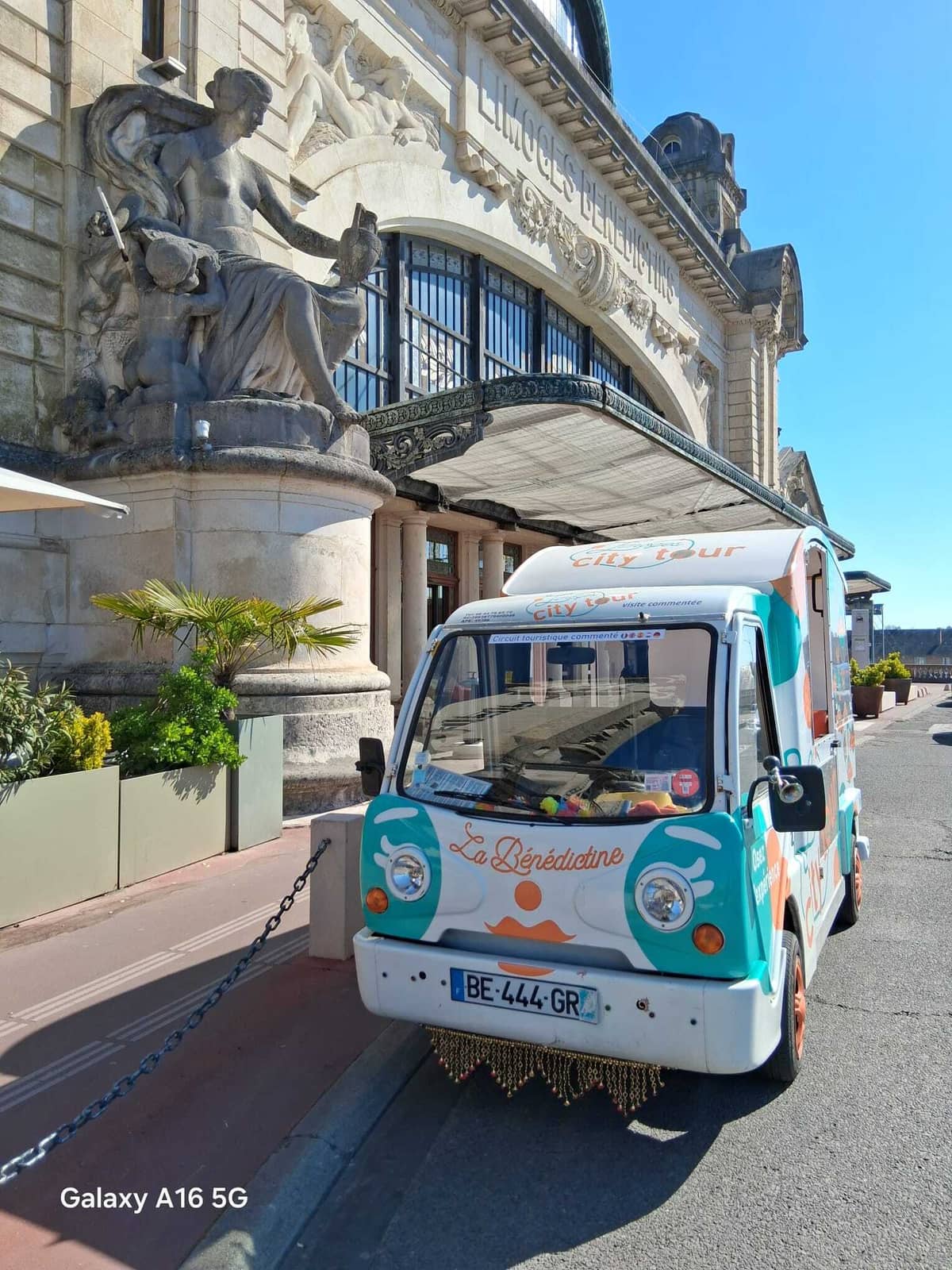 Illustration de l'événement : Visite en Tuk Tuk - Parcours Apéro Bords de Vienne