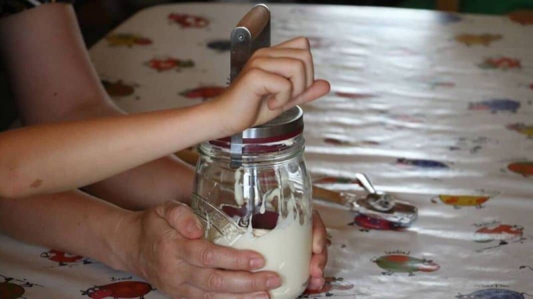 Illustration de l'événement : Atelier famille : beurre à la baratte