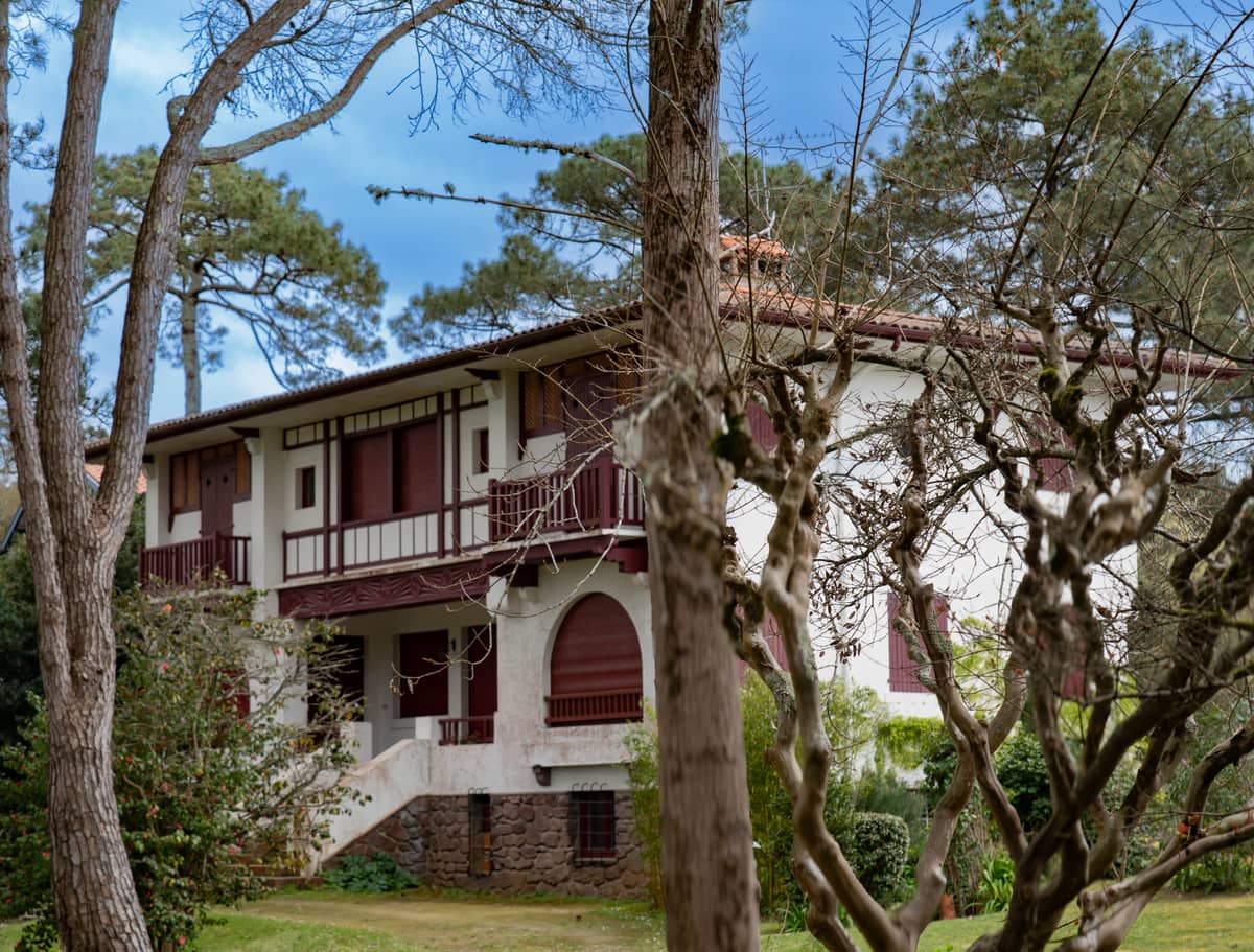 Illustration de l'événement : Visite guidée - Secrètes villas du golf, décors et jardins