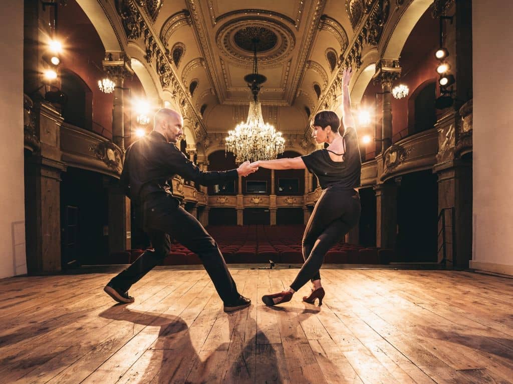 Illustration de l'événement : FEET UNE HISTOIRE DES DANSES JAZZ - BOITACLOUS