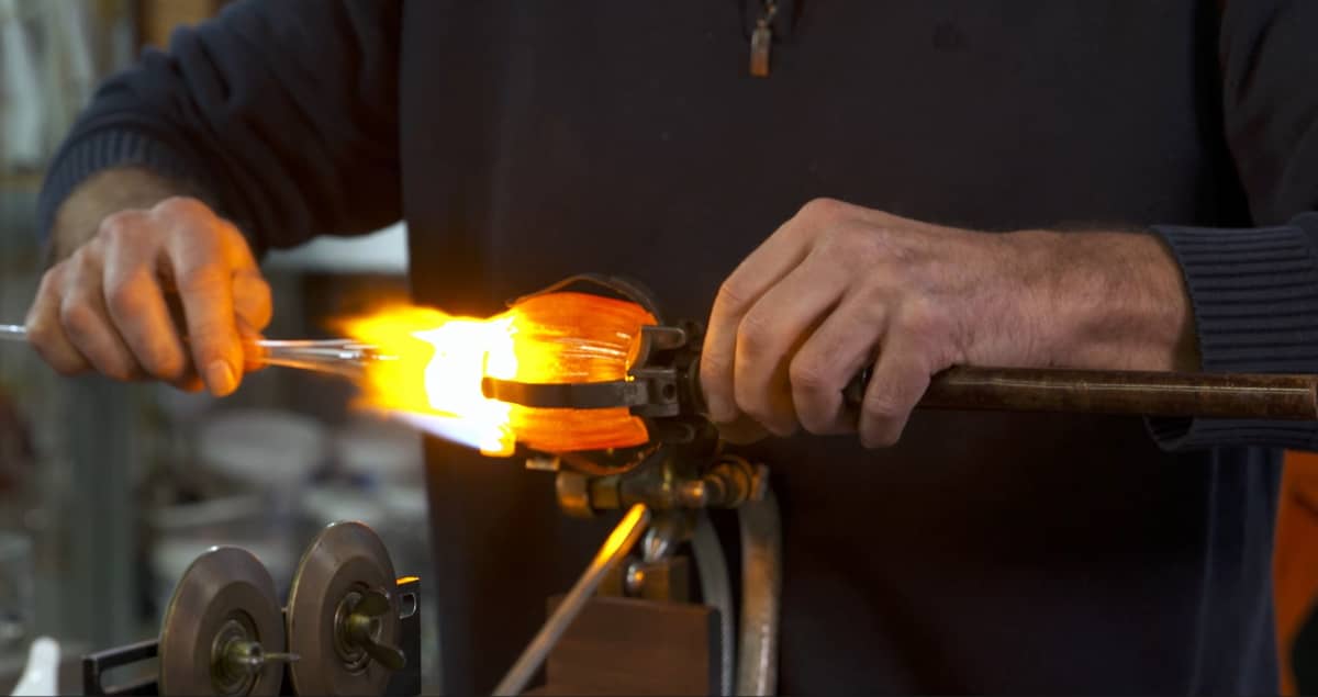 Illustration de l'événement : Secrets de Fabrique : Roger Charreyre - Découverte du métier de verrier à la flamme