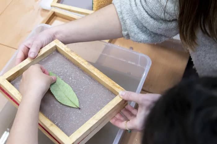 Illustration de l'événement : « FABRIQUE TON PAPIER RECYCLÉ » - atelier créatif et éco-responsable