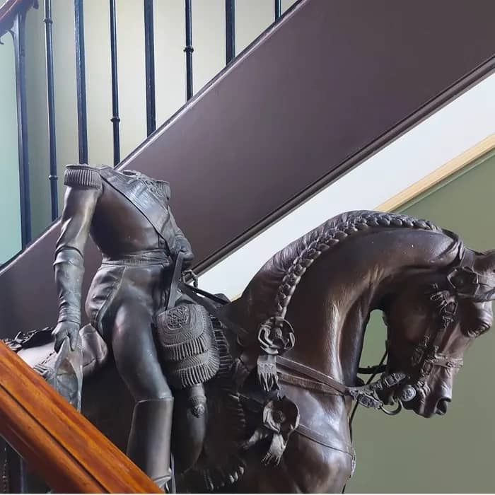 Illustration de l'événement : Le musée en famille - A la recherche de la tête du cavalier sans tête