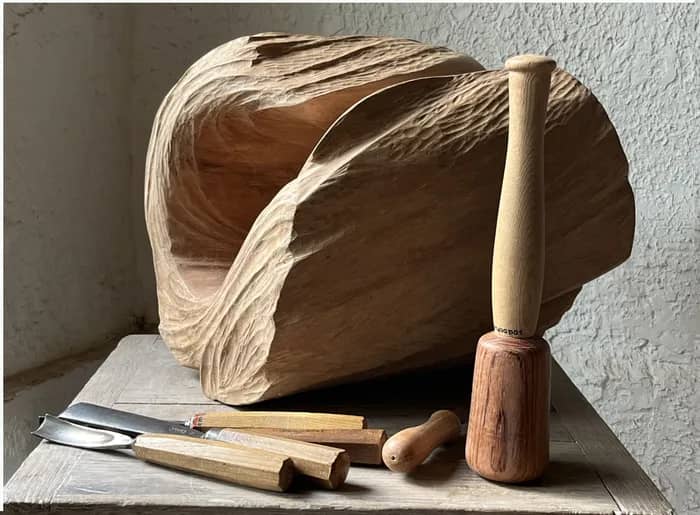 Illustration de l'événement : Pratique de la taille de bois : dialogue avec la matière