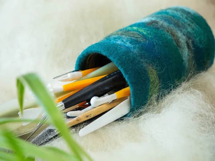 Illustration de l'événement : Atelier feutrage en volume : pingouin, cache-pot ou luminaire