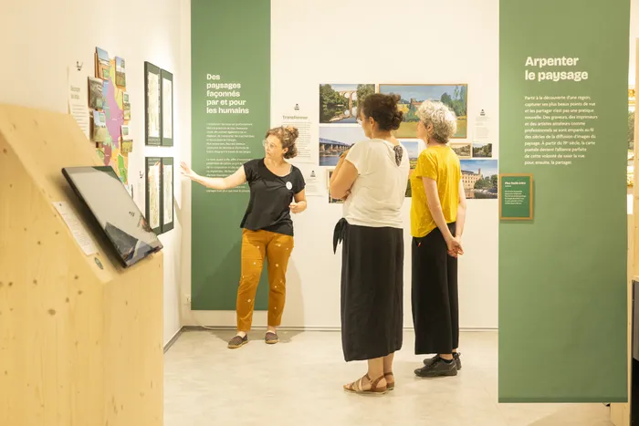Illustration de l'événement : Visite guidée de l'exposition "Sous nos yeux"