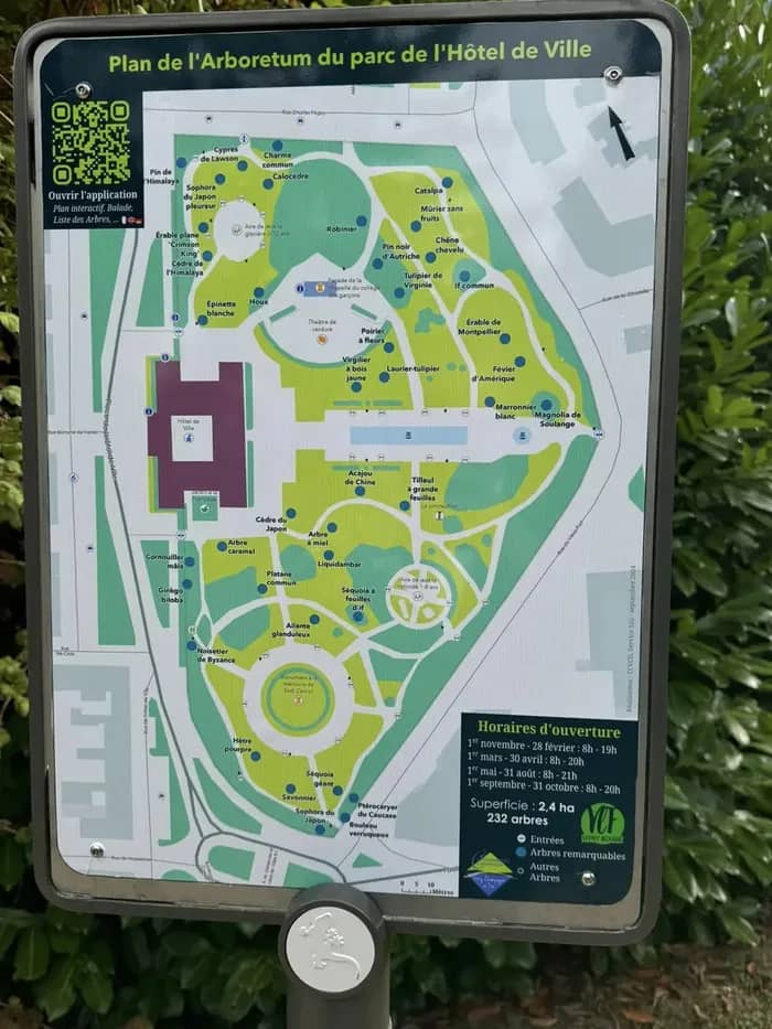 Illustration de l'événement : Découvrez le jardin de l'Hôtel de Ville, son arboretum avec tablette numérique