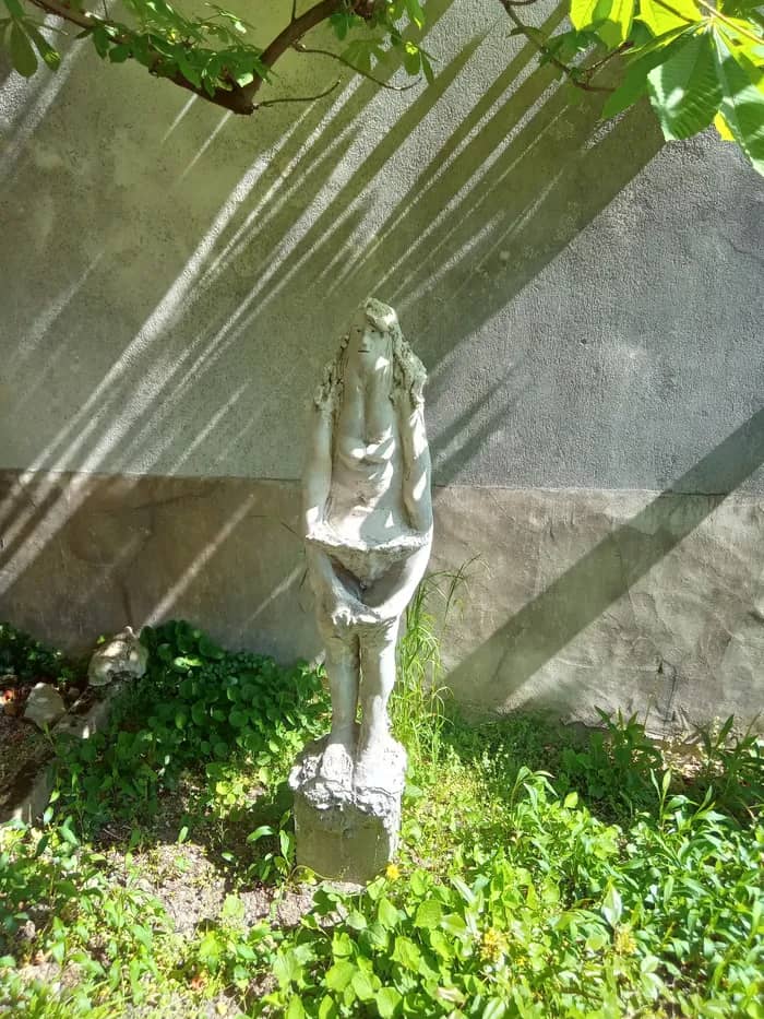 Illustration de l'événement : Visite commentée et en musique de 15 oeuvres monumentales de sculpteurs contemporains renommés, données à l’Institut NeuroPSI