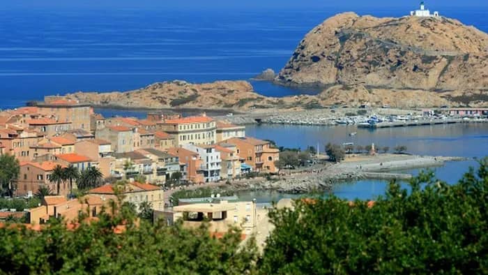 Illustration de l'événement : Visite guidée de L'Île-Rousse en français (Durée: 1h30/2h)