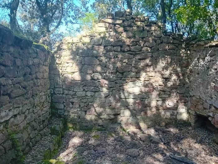 Illustration de l'événement : Visite du site archéologique de Sainte-Candie sur le Rocher de Roquebrune-sur-Argens