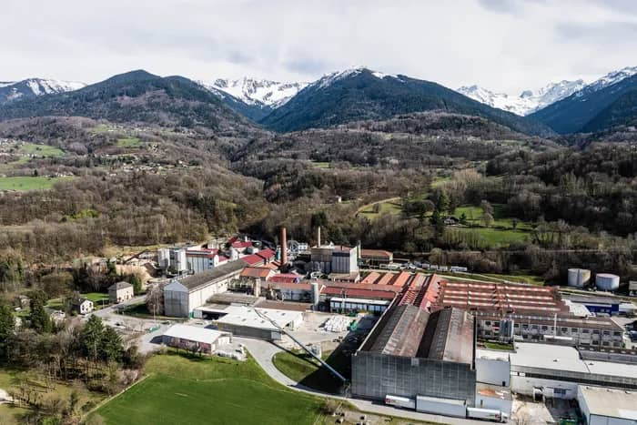 Illustration de l'événement : Visitez La Rochette Cartonboard, dernière cartonnerie française à produire du carton plat à base de fibres vierges
