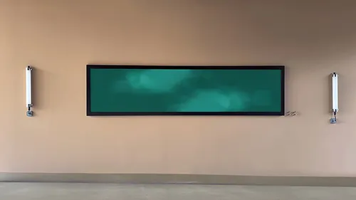 Illustration de l'événement : Œuvre émaillée rétroéclairée de 3,20 m de long signée Guillaume Bottazzi