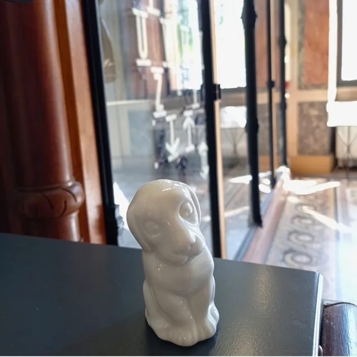 Illustration de l'événement : Mes premiers pas au musée - Le chien Porcelaine et son mini-musée