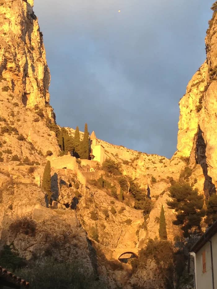 Illustration de l'événement : Journées européennes du patrimoine : Visite guidée de Moustiers et de la chapelle Notre Dame de Beauvoir