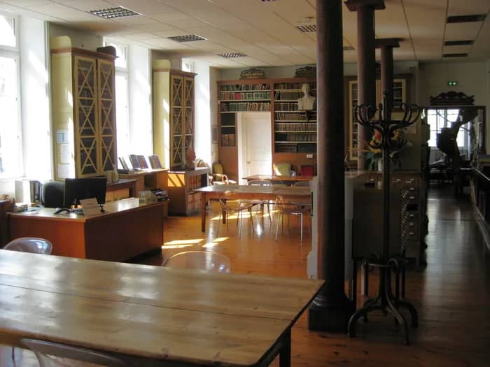 Illustration de l'événement : Visite de la bibliothèque patrimoniale Les Amours Jaunes