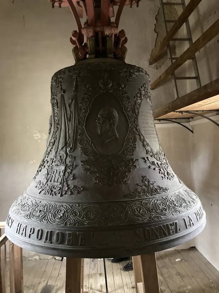Illustration de l'événement : Découverte d'une cloche russe, offerte par le tsar Nicolas II, dans la Vienne