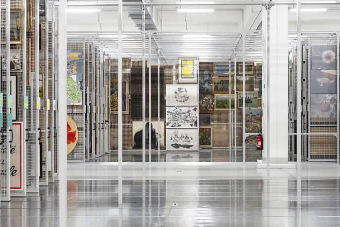 Illustration de l'événement : Visitez les réserves du fonds d'art contemporain !