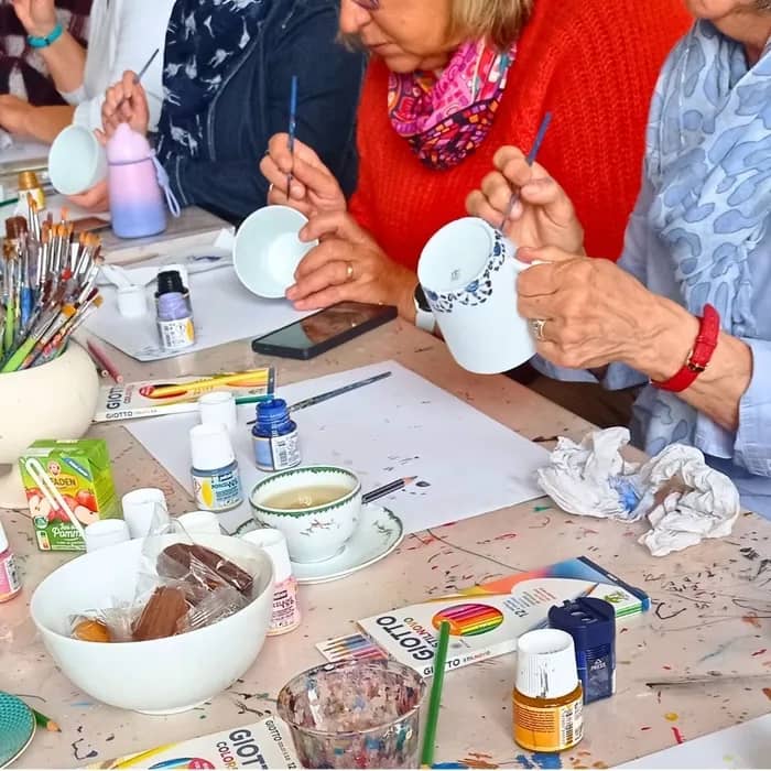 Illustration de l'événement : Visite "Du bout des doigts" - Une tasse pour Noël (Atelier de peinture)