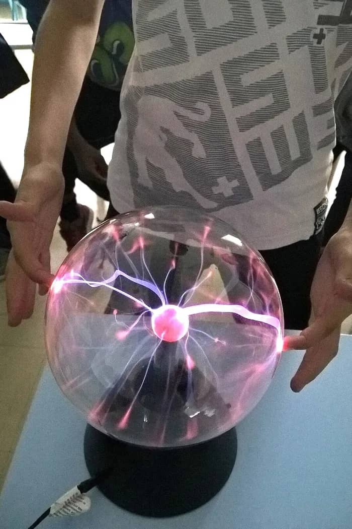 Illustration de l'événement : Visite flash et atelier autour de l'électricité statique