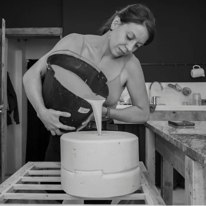 Illustration de l'événement : Visite-atelier adultes - Entre coulage et tessons : porcelaine recyclée - avec Gaële Design, céramiste