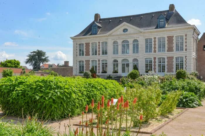Illustration de l'événement : Visite guidée de la Villa Gabrielle et de ses jardins de style monastique