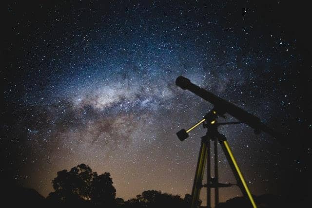 Illustration de l'événement : Expériences Mossig & Vignoble : observation des étoiles au télescope