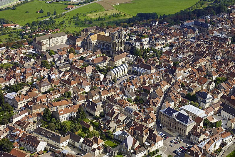 Illustration de l'événement : Visite thématique à Langres : Le quartier canonial, une ville dans la ville