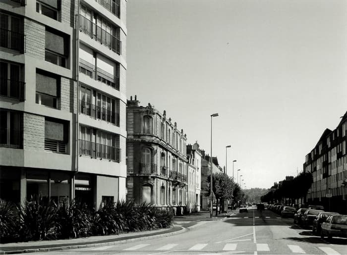 Illustration de l'événement : Levez les yeux ! Visite guidée de l'exposition "Cherbourg dans les années 2000"