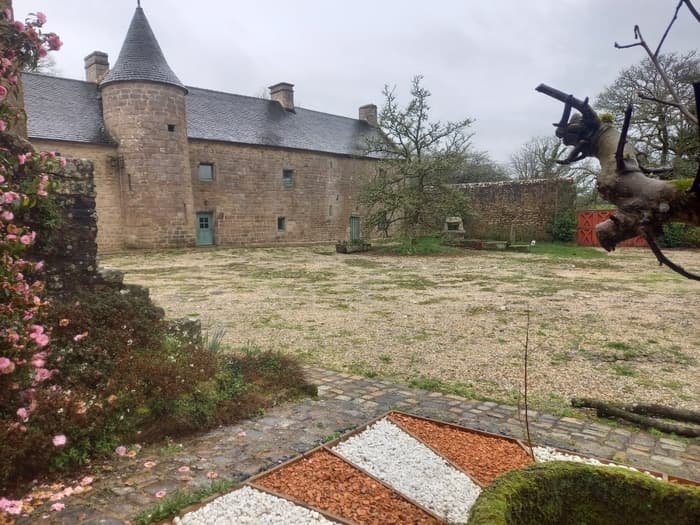 Illustration de l'événement : Exposition et massifs autour du regard dans le jardin