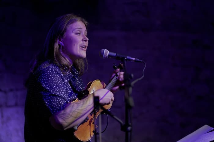 Illustration de l'événement : Concert avec Anaïs dans une grange ouverte à Cérizols le 27 juin