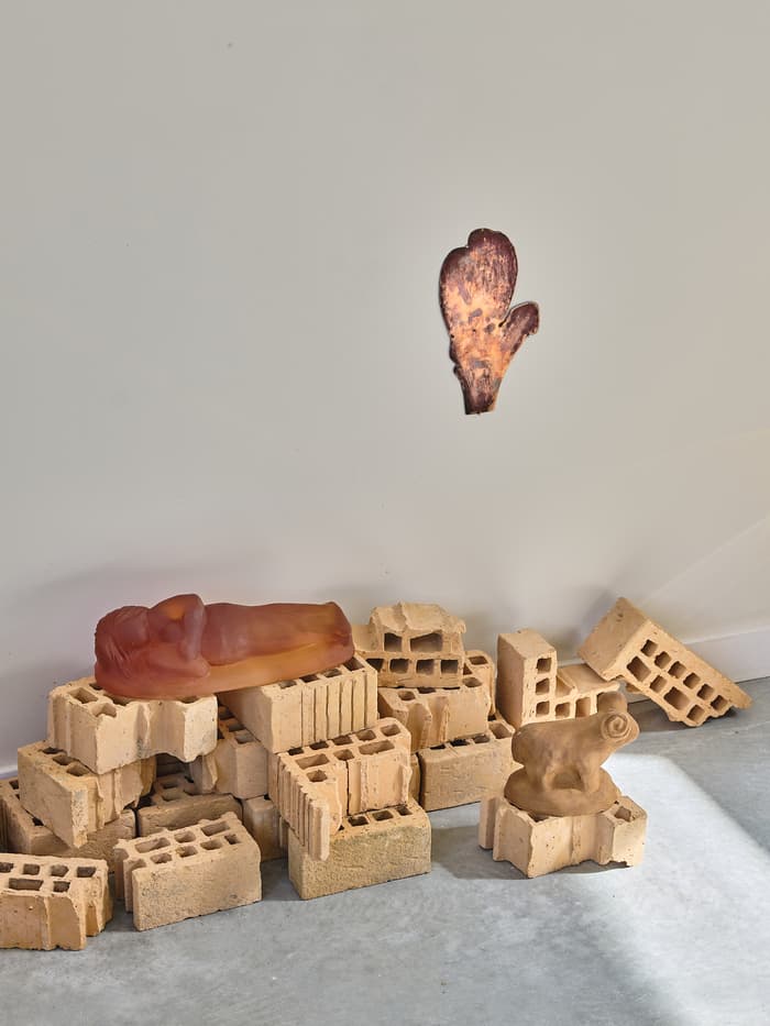 Illustration de l'événement : Visite contée sensorielle de l’exposition de Célie Falières pour les petits