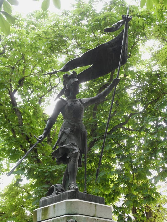 Illustration de l'événement : Observation de la statue Jeanne d'Arc de Louis Fournier