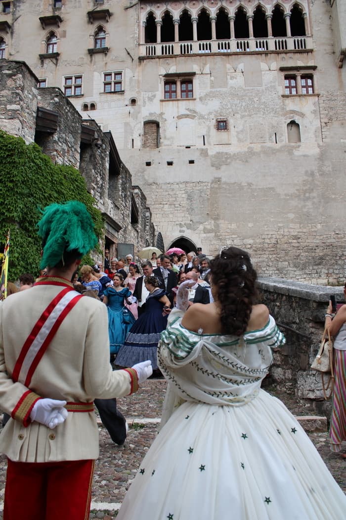 Illustration de l'événement : Danse à la cour
