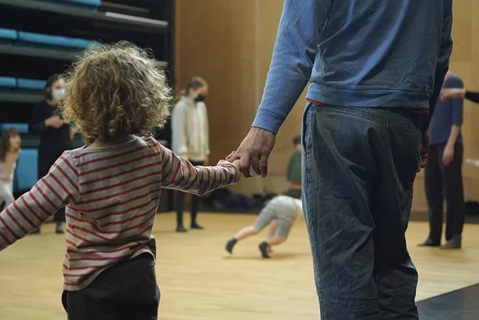 Illustration de l'événement : À pieds joints - Atelier danse parents/enfants