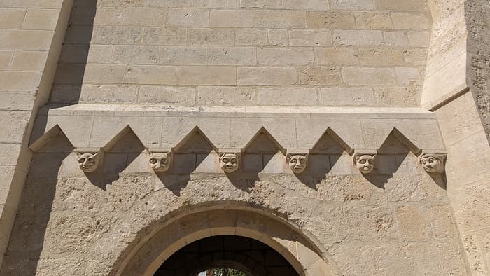 Illustration de l'événement : Visite guidée à Laon : Balade autour du vocabulaire architectural