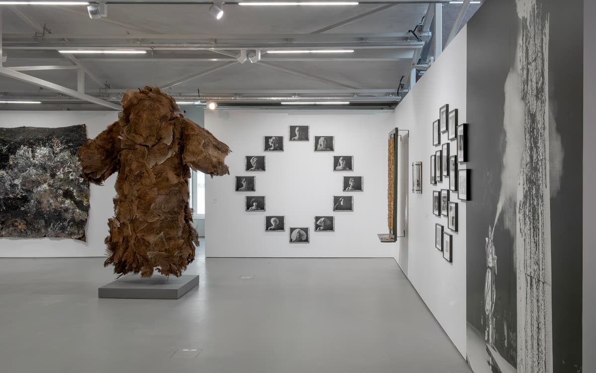 Illustration de l'événement : Akosua Viktoria Adu-Sanyah / Ingeborg Lüscher / Mai-Thu Perret / Ouverture nocturne des trois expositions monographiques