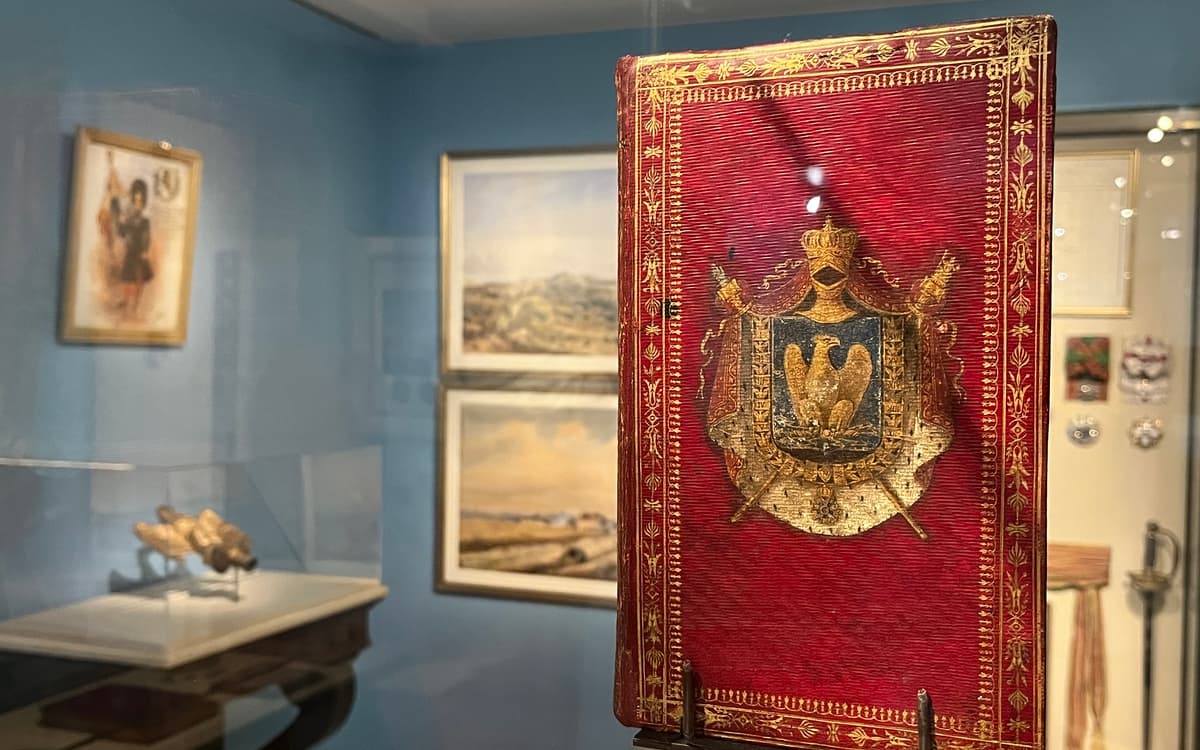 Illustration de l'événement : Visite guidée de l'exposition "Du courage à l'honneur. Trésors de la symbolique du Service historique de la Défense"