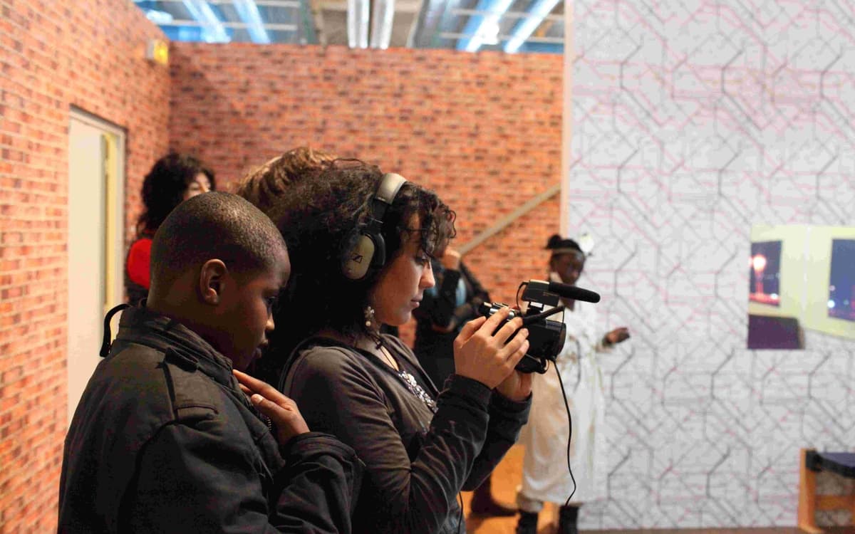 Illustration de l'événement : L'Usine de Films Amateurs de Michel Gondry s'installe à la Patinoire de Saint-Ouen-sur-Seine